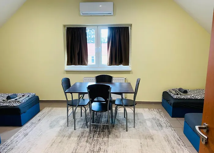 ホステル Balaton Grill Szallas